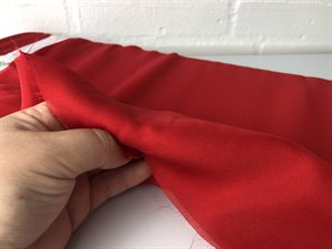 Chiffon - klar rød med lidt blankt look